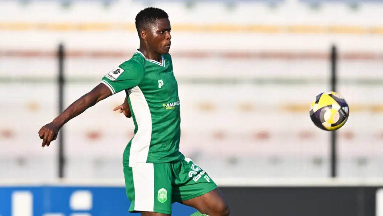 orlando-pirates-eye-amazulu-defender-wandile-dube